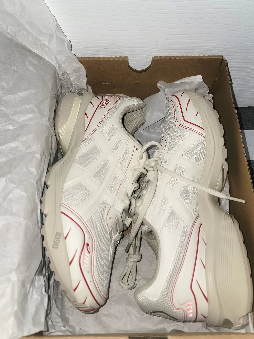 ASICS GEL-1090 Mens Running Sneakers in Birch Size 9